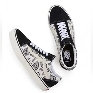 NWT Men's Vans Old Skool Paisley Print Black/White Sneakers. Various Sizes